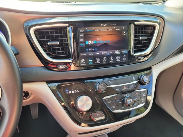 Certified 2018 Chrysler Pacifica Touring-L image 26