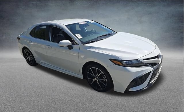 Used 2023 Toyota Camry SE FWD image 2