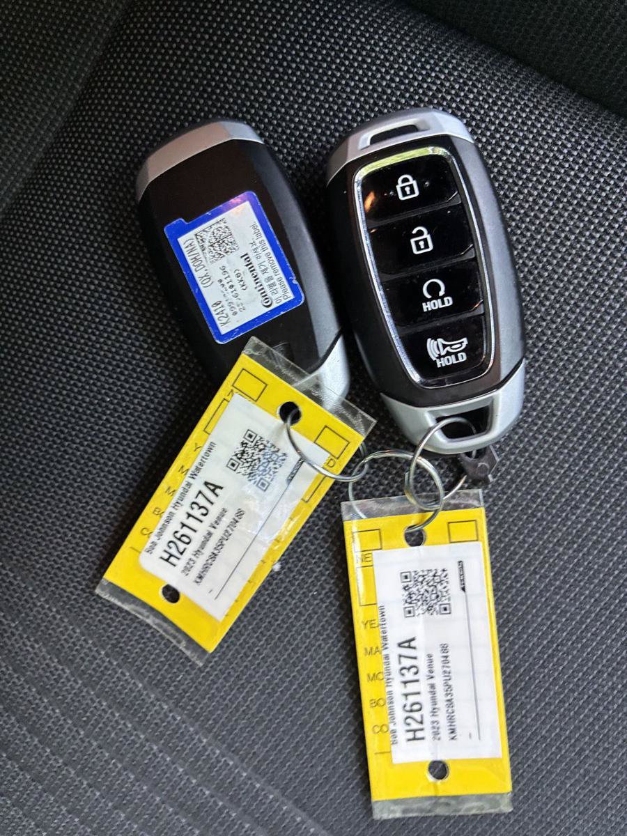Used 2023 Hyundai Venue Limited w/ Cargo Package FWD image 26