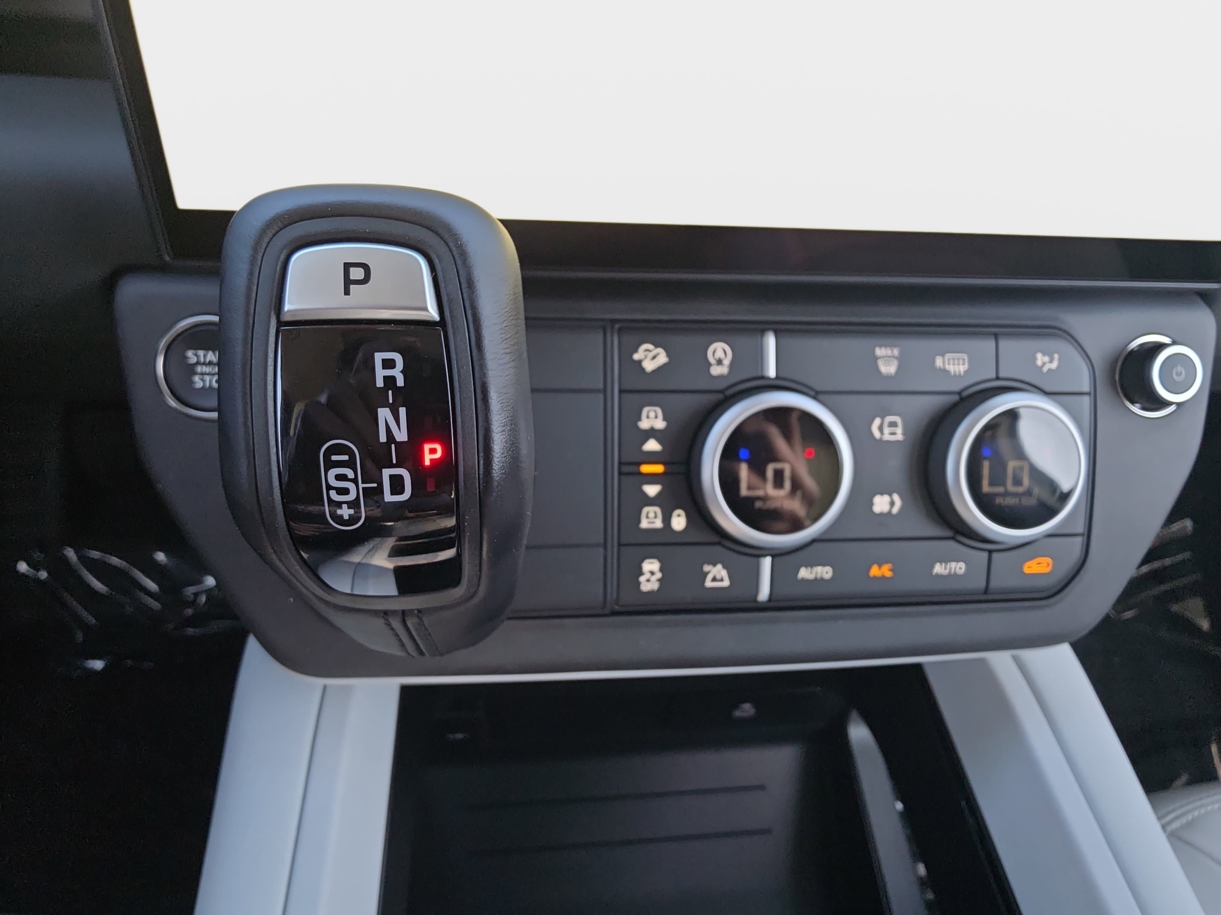 New 2026 Land Rover Defender 130 X-Dynamic SE AWD/4WD image 26