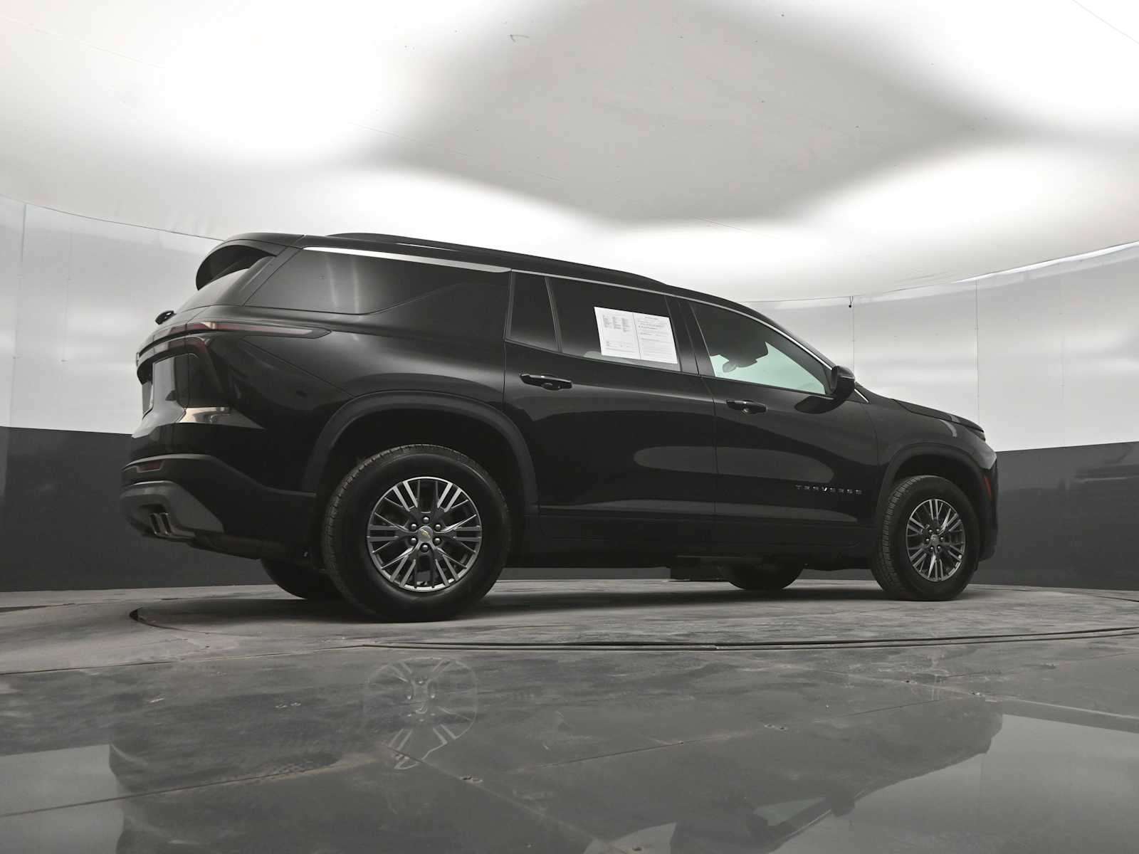 Used 2025 Chevrolet Traverse LT AWD/4WD image 42