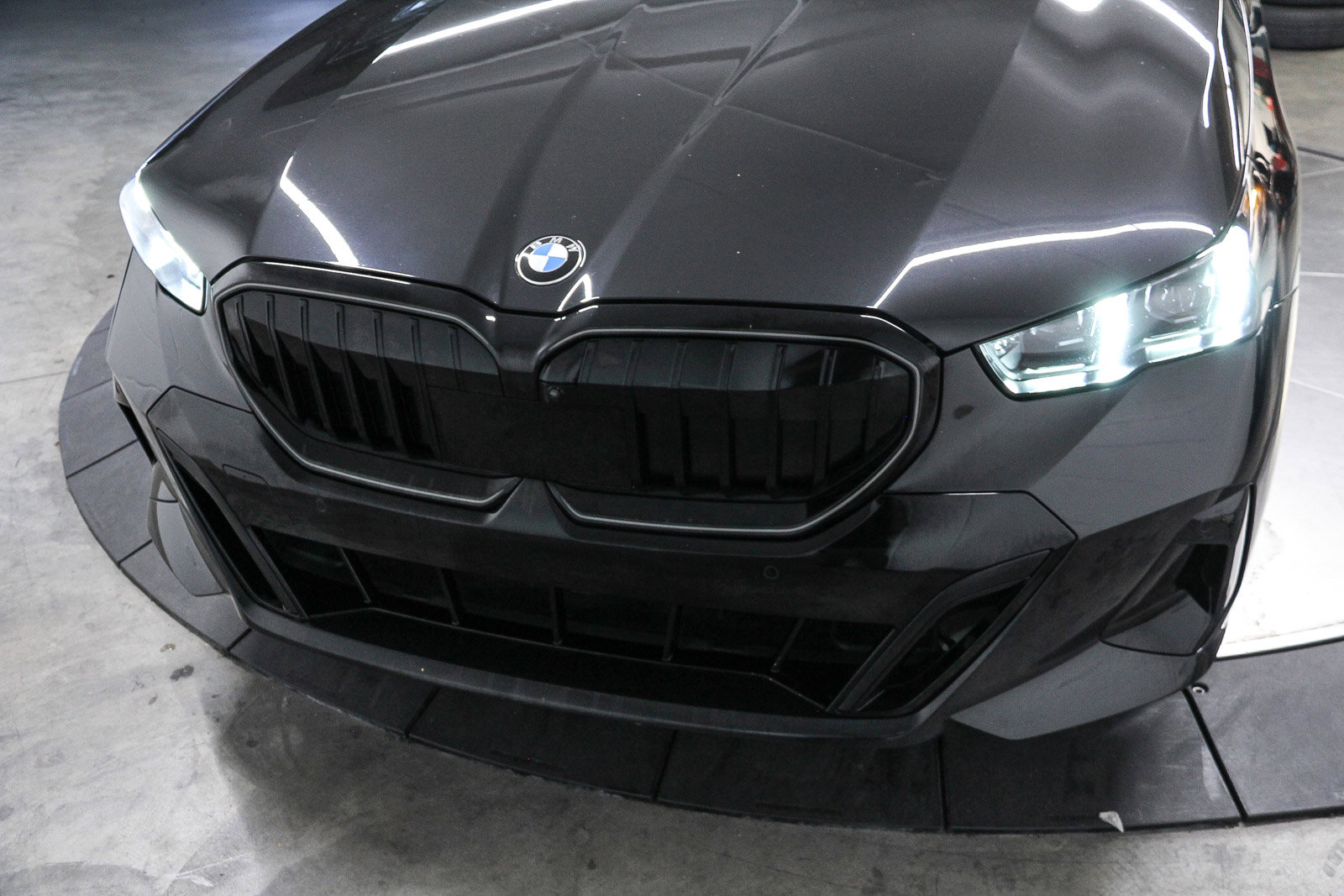 Certified 2024 BMW 530i 530i w/ M Sport Package image 11