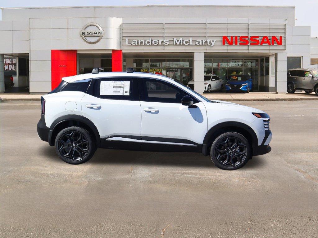 New 2026 Nissan Kicks SR w/ Illumination Package FWD image 2