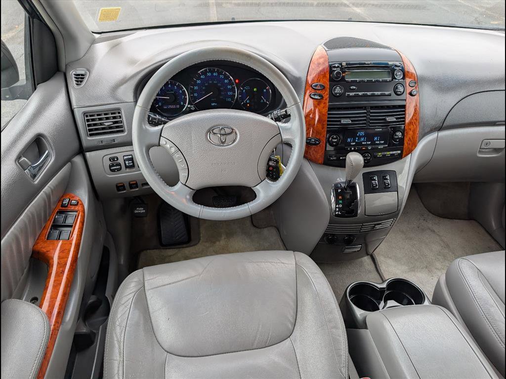 Used 2010 Toyota Sienna XLE image 8