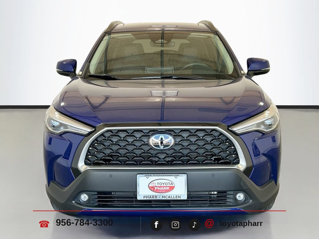 Used 2023 Toyota Corolla Cross XLE w/ Convenience Package FWD image 2