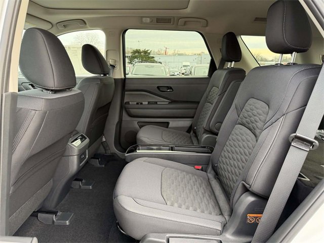 New 2025 Nissan Pathfinder SV w/ SV Premium Package image 13