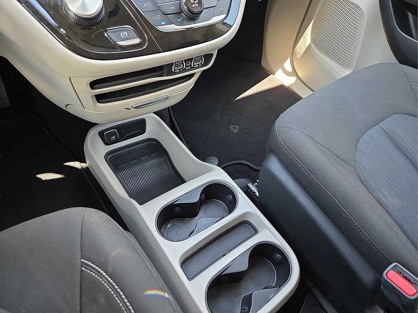 Used 2023 Chrysler Voyager LX FWD image 25