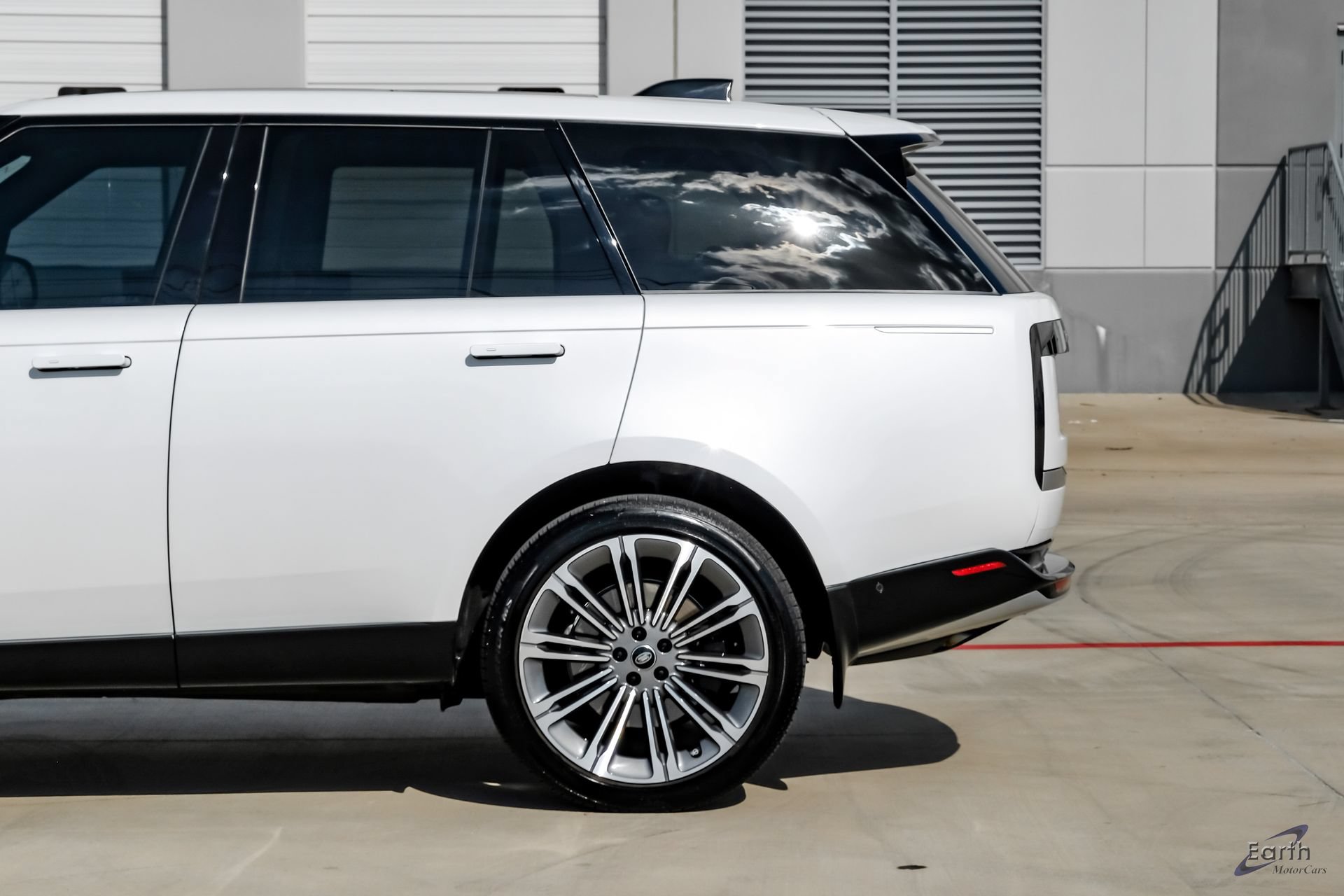 Used 2025 Land Rover Range Rover Autobiography AWD/4WD image 8