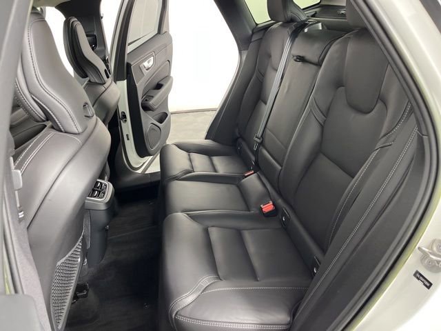 Used 2023 Volvo XC60 B5 Ultimate w/ Climate Package image 39