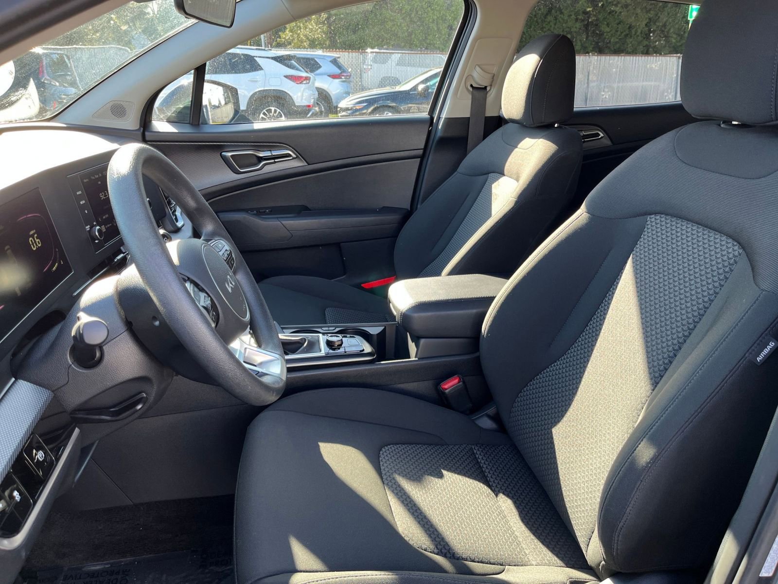 Used 2025 Kia Sportage LX image 35