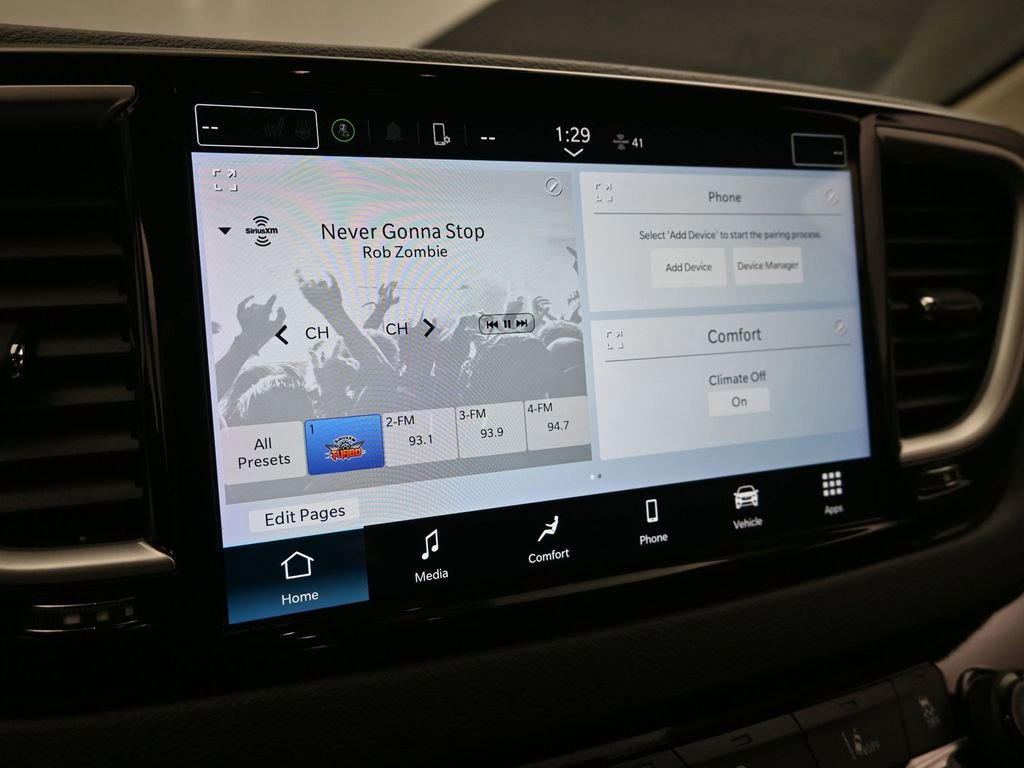 Used 2024 Chrysler Pacifica Touring-L image 15