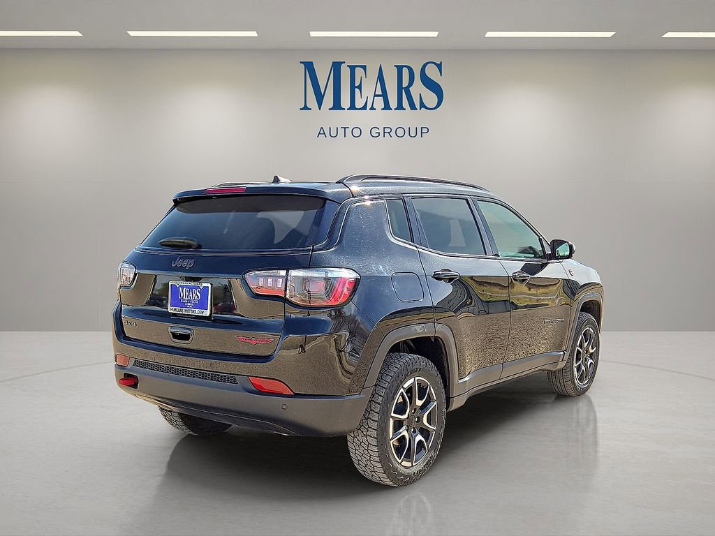 Used 2024 Jeep Compass Trailhawk image 5