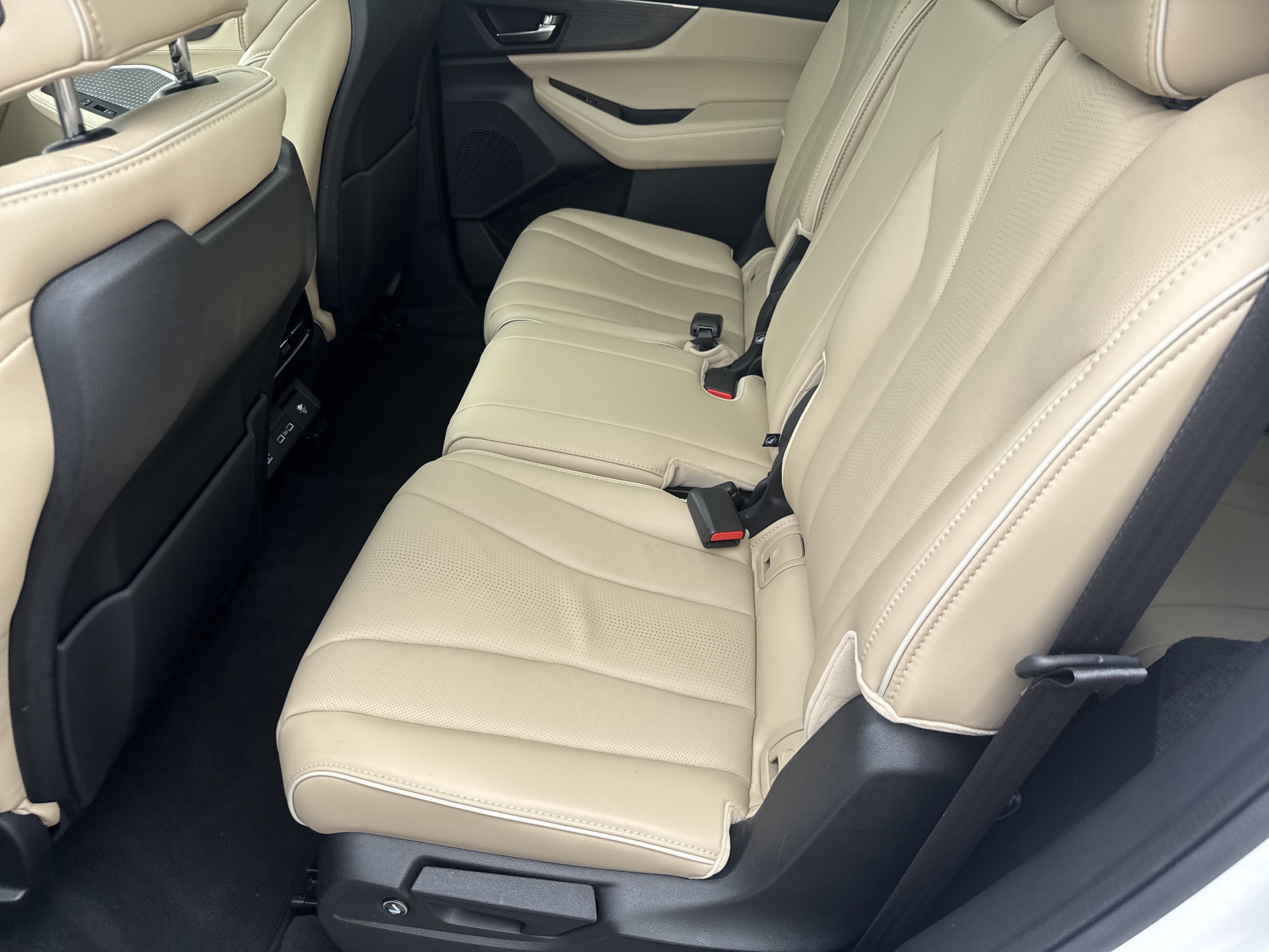 Used 2024 Acura MDX SH-AWD w/ Advance Package image 6