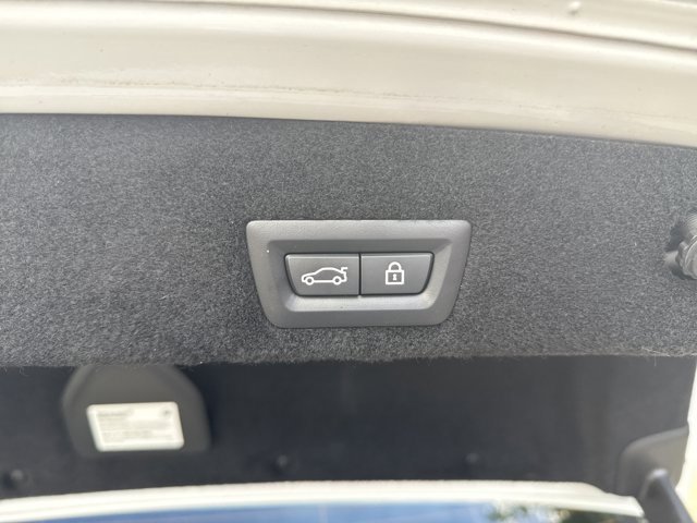 Used 2021 BMW 750i xDrive image 25