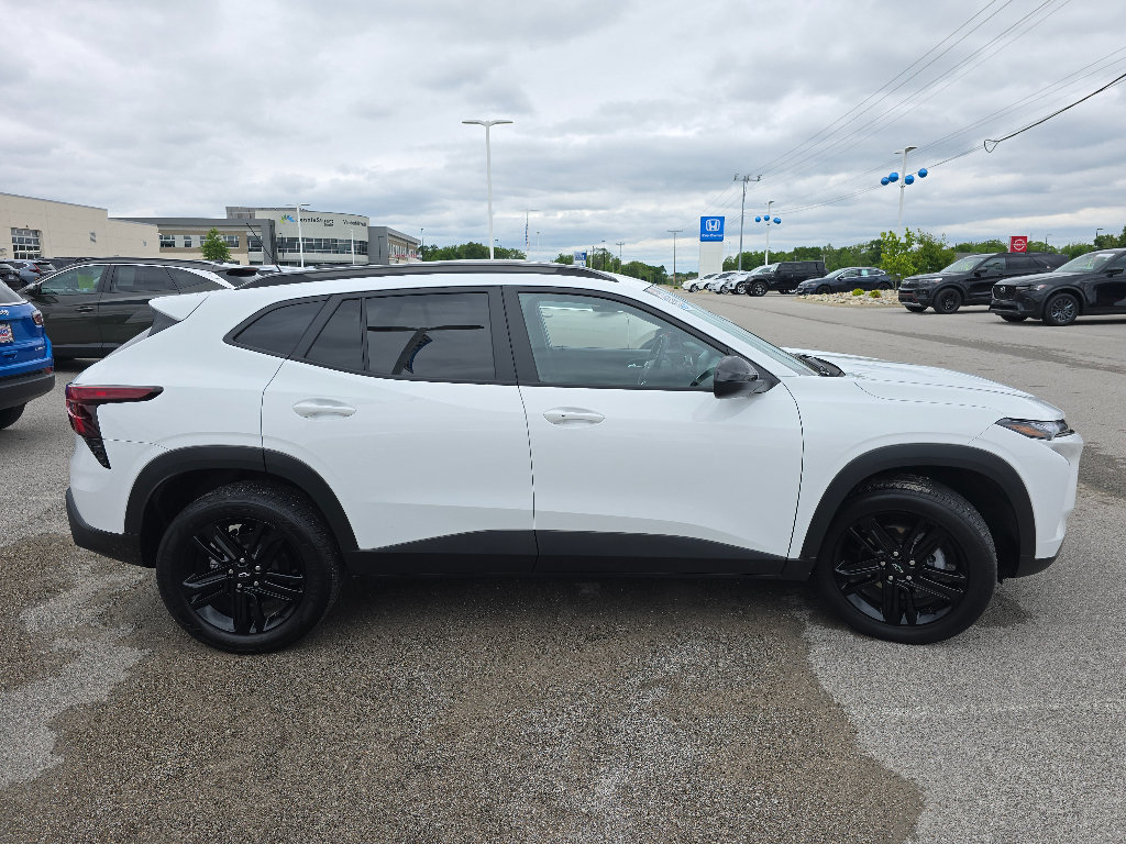 Used 2025 Chevrolet Trax ACTIV FWD image 7
