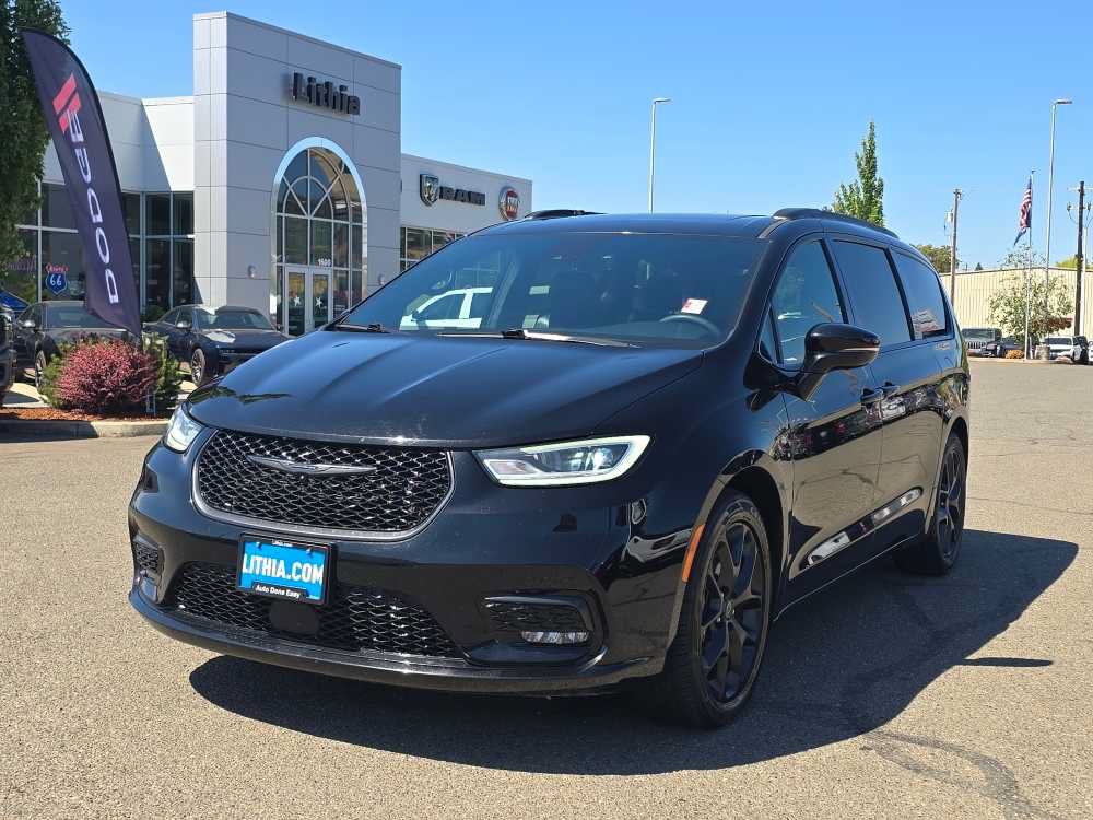 Used 2025 Chrysler Pacifica Limited
