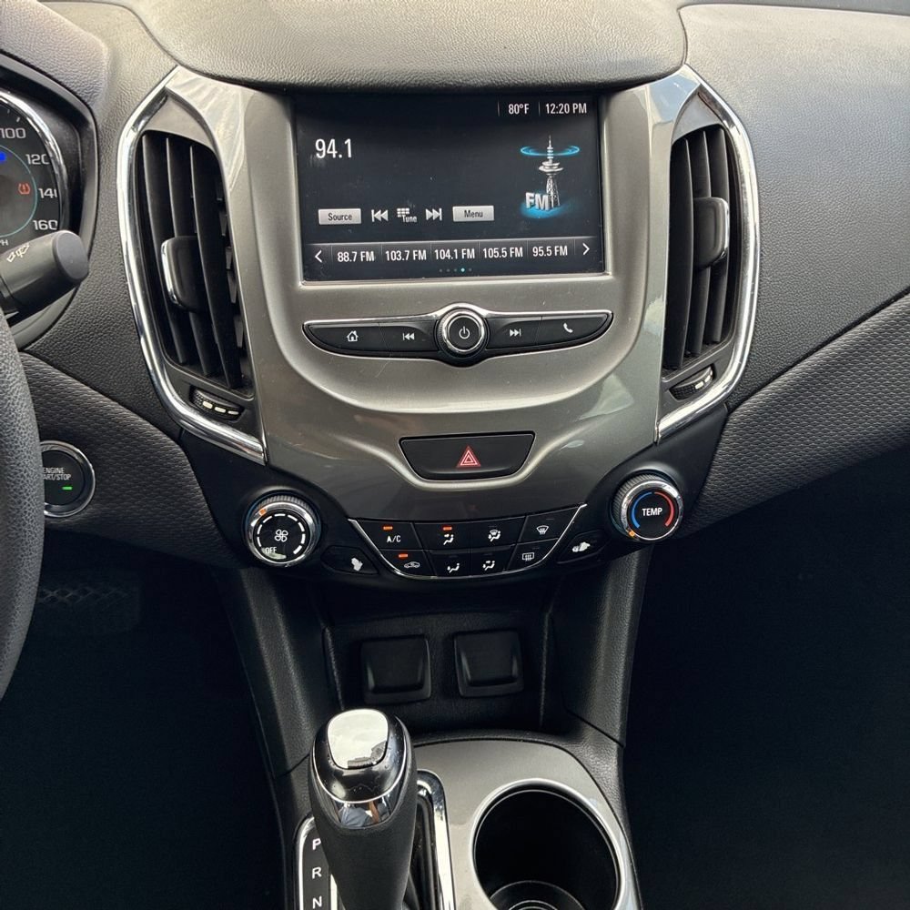 Used 2018 Chevrolet Cruze LT w/ Convenience Package FWD image 8