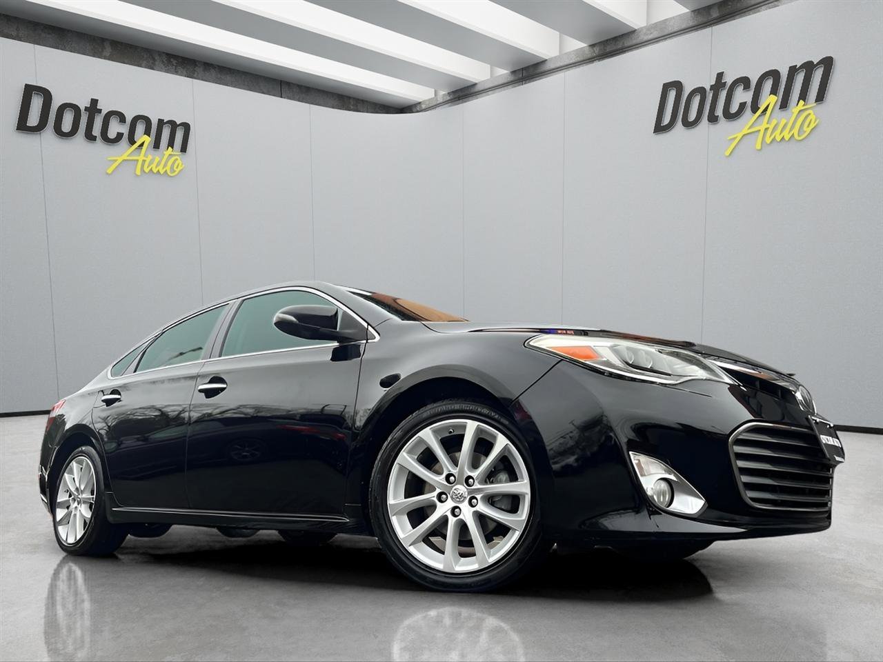 Used 2013 Toyota Avalon Limited w/ Technology Pkg FWD image 16