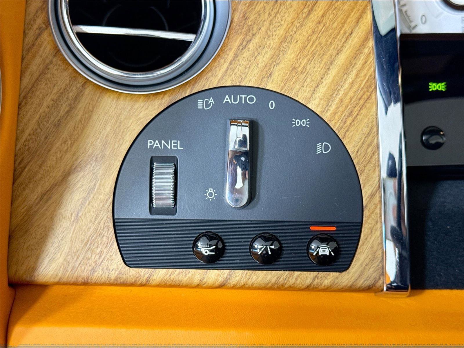 Used 2021 Rolls-Royce Dawn image 27