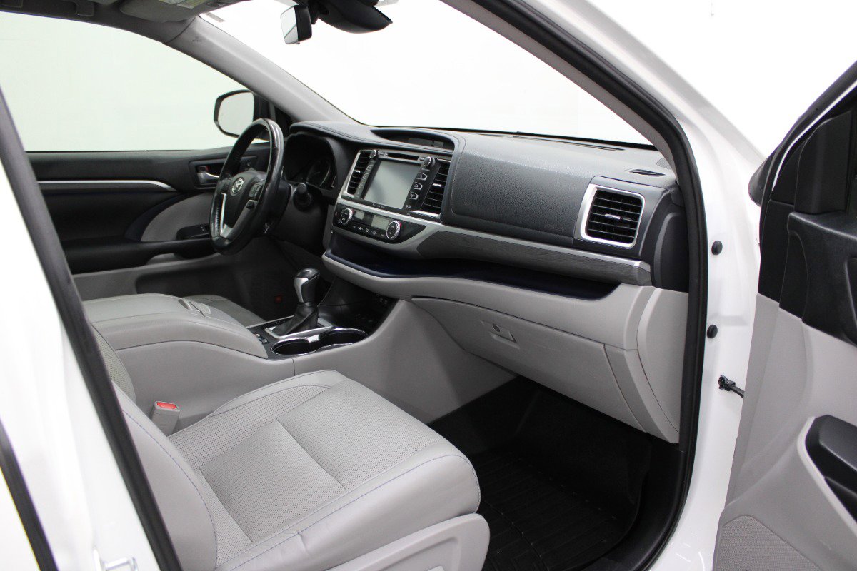 Used 2017 Toyota Highlander Limited Platinum AWD/4WD image 12