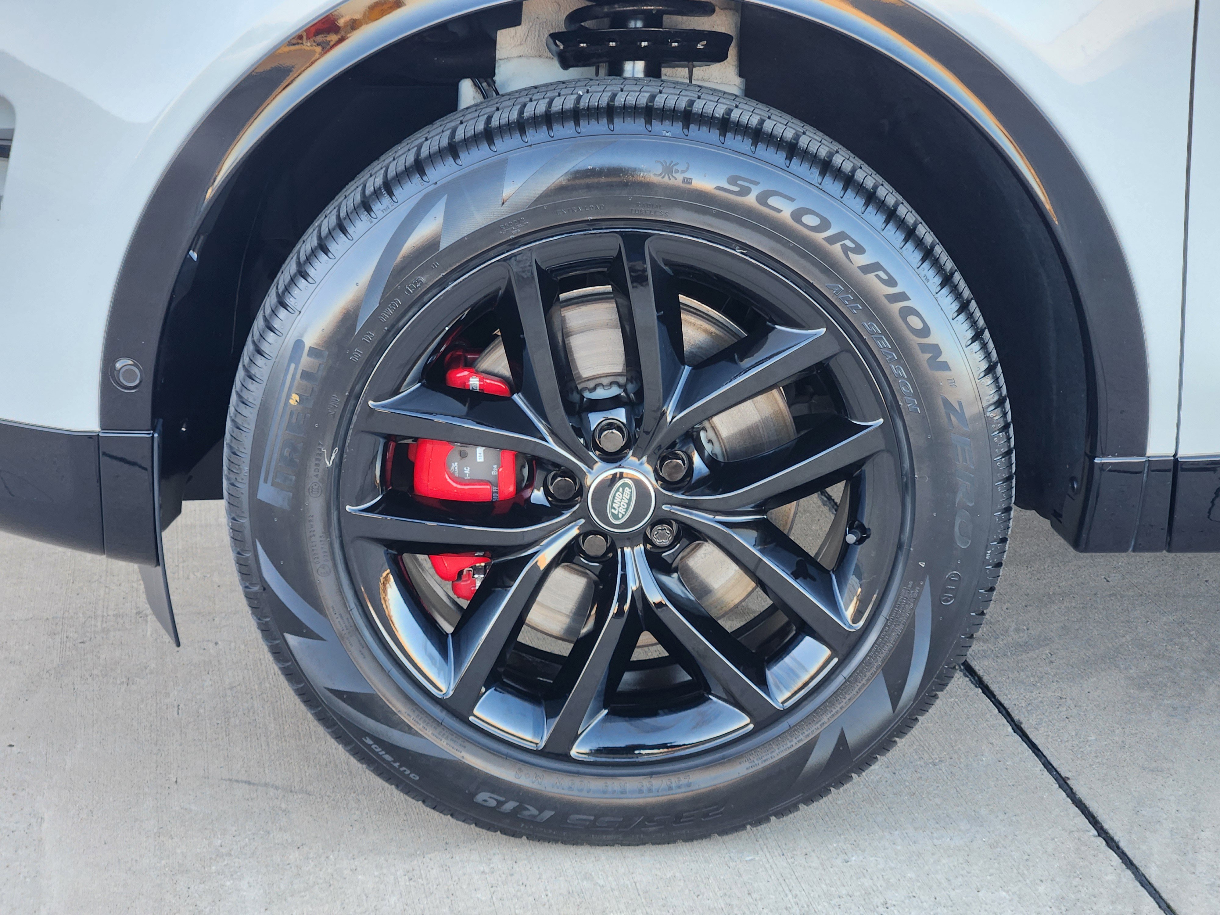 Used 2025 Land Rover Discovery Sport Dynamic SE image 11