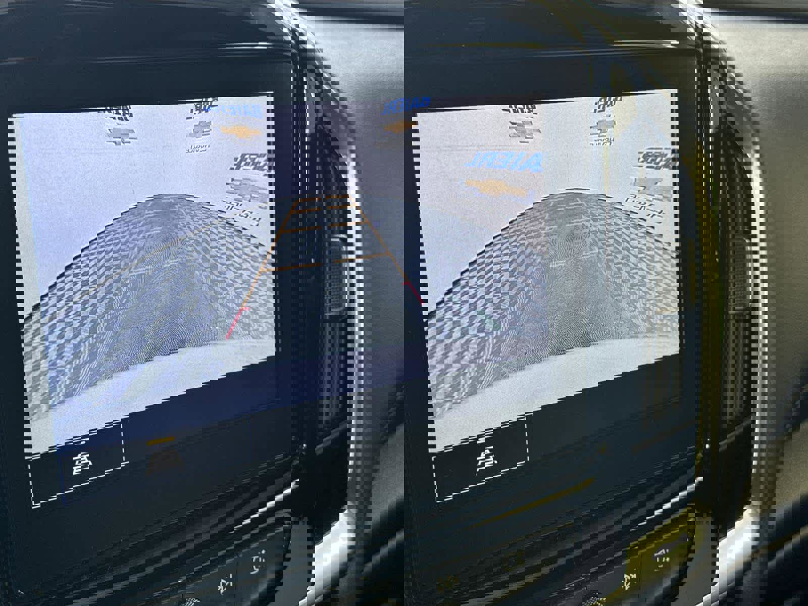 Used 2023 Chevrolet Traverse LT image 18