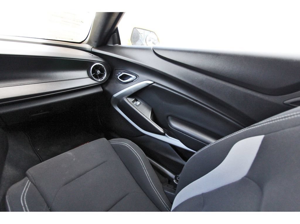 Used 2017 Chevrolet Camaro LT RWD image 11