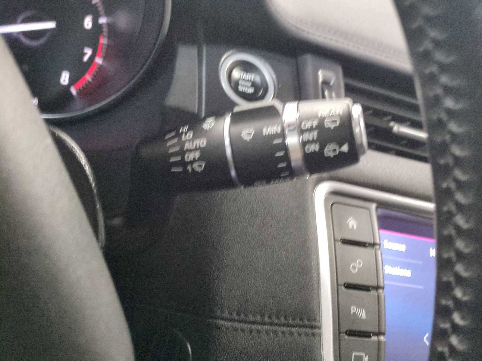 Used 2019 Land Rover Range Rover Evoque SE image 34