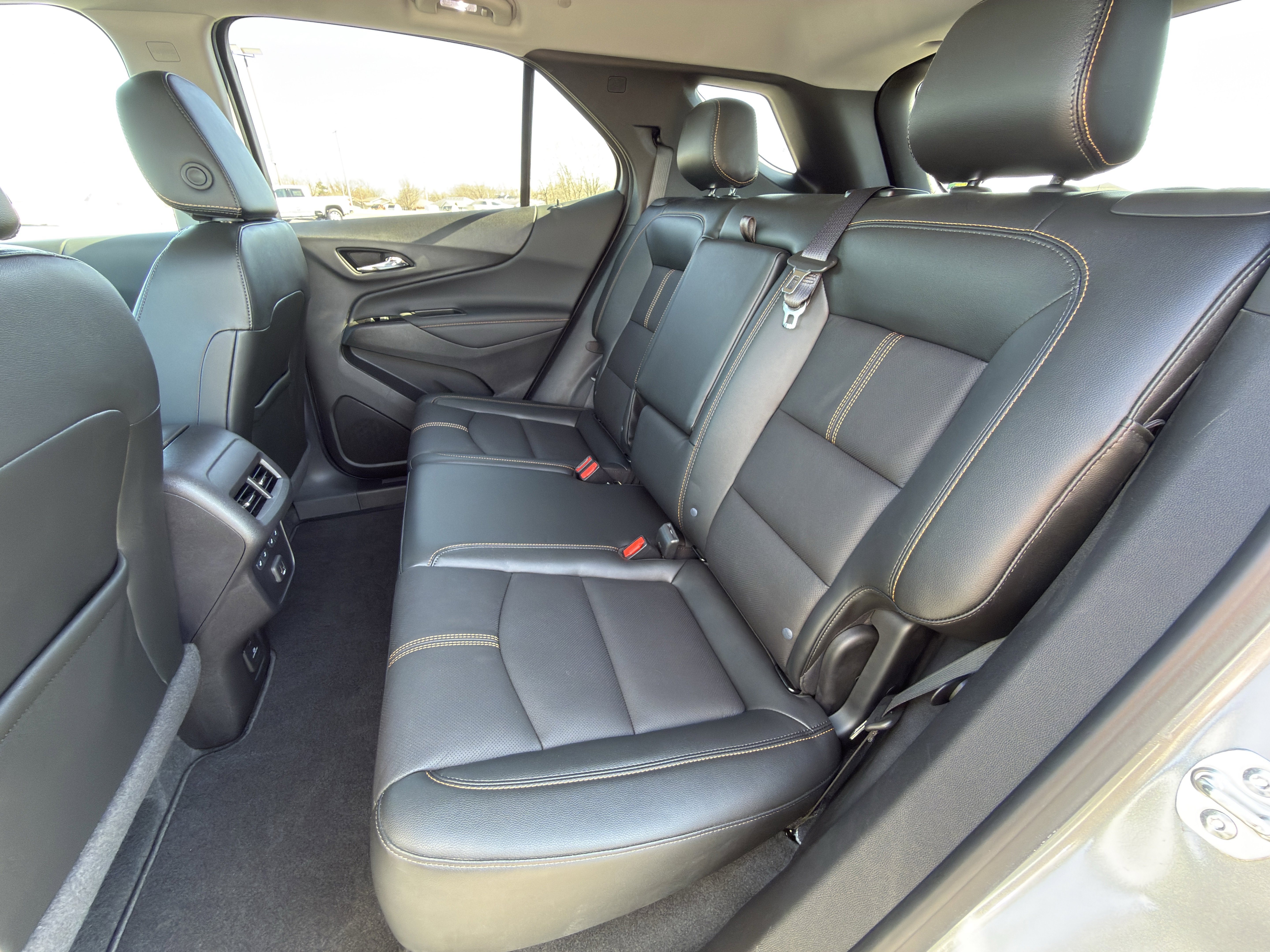 Used 2024 Chevrolet Equinox Premier image 13