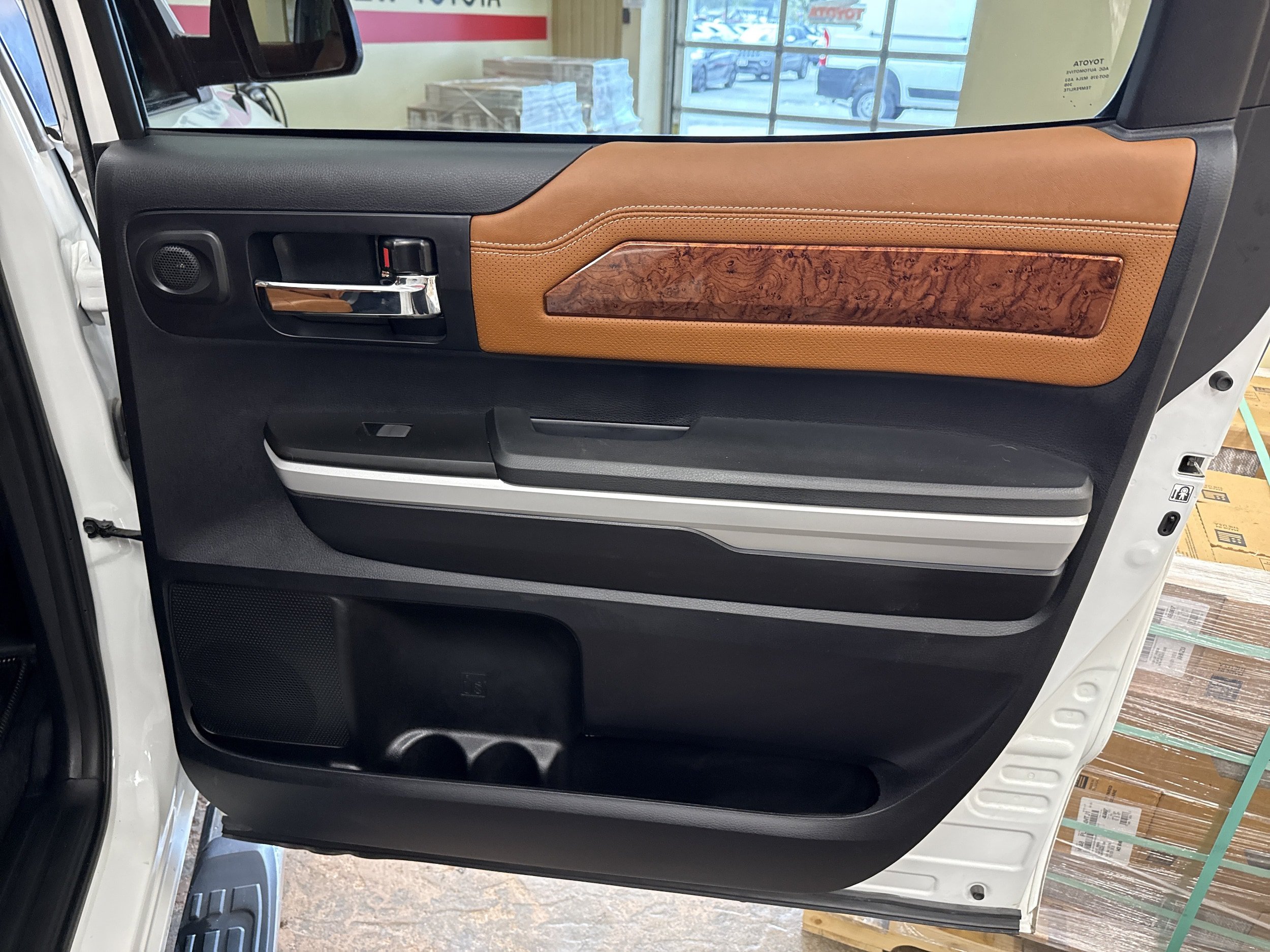Used 2018 Toyota Tundra Platinum AWD/4WD image 16