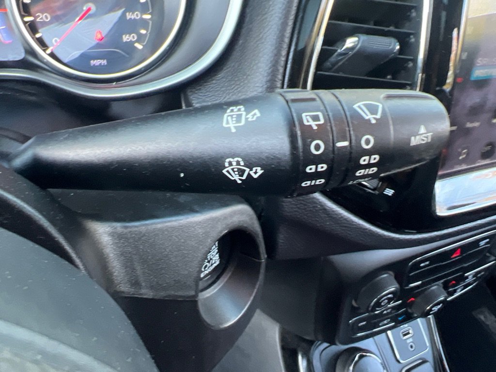 Used 2018 Jeep Compass Limited w/ Navigation Group AWD/4WD image 23