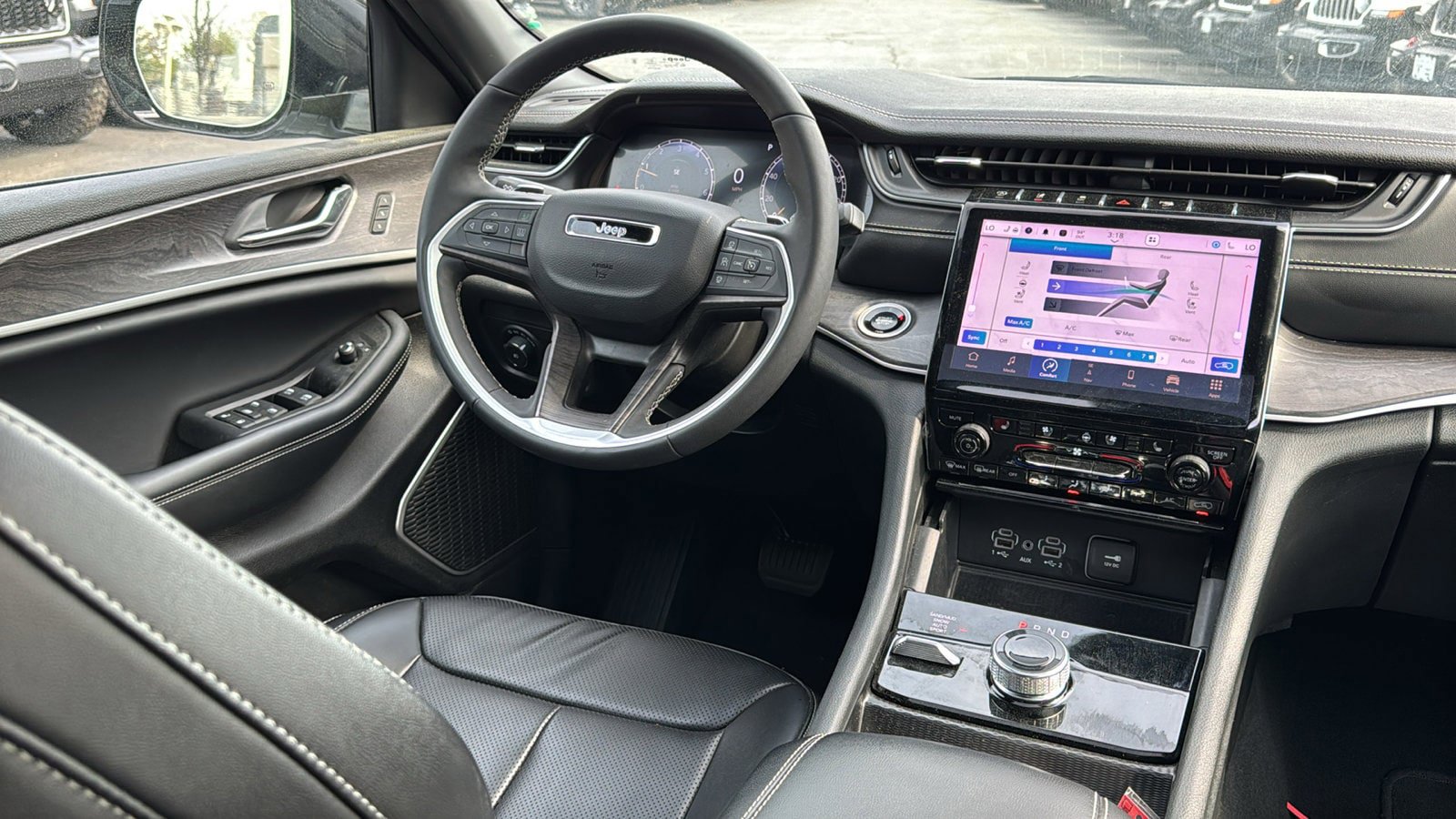 Certified 2025 Jeep Grand Cherokee L Limited w/ Luxury Tech Group II AWD/4WD image 18