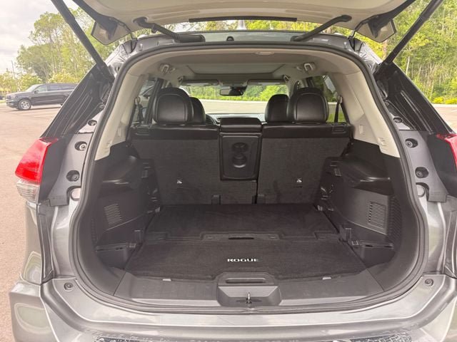 Used 2017 Nissan Rogue SL w/ SL Premium Package FWD image 10