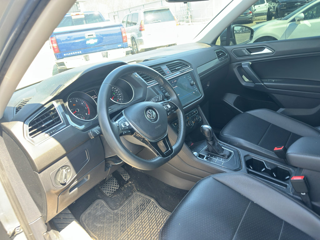 Used 2020 Volkswagen Tiguan SE image 2