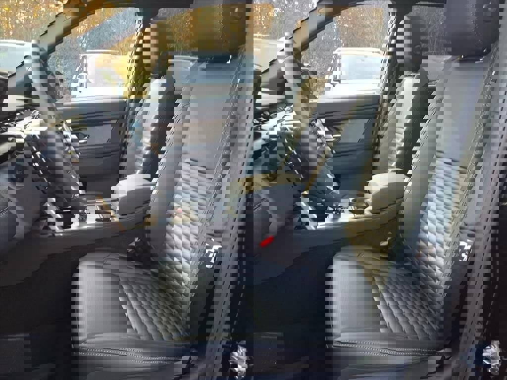 New 2025 Land Rover Discovery Sport Dynamic SE image 13