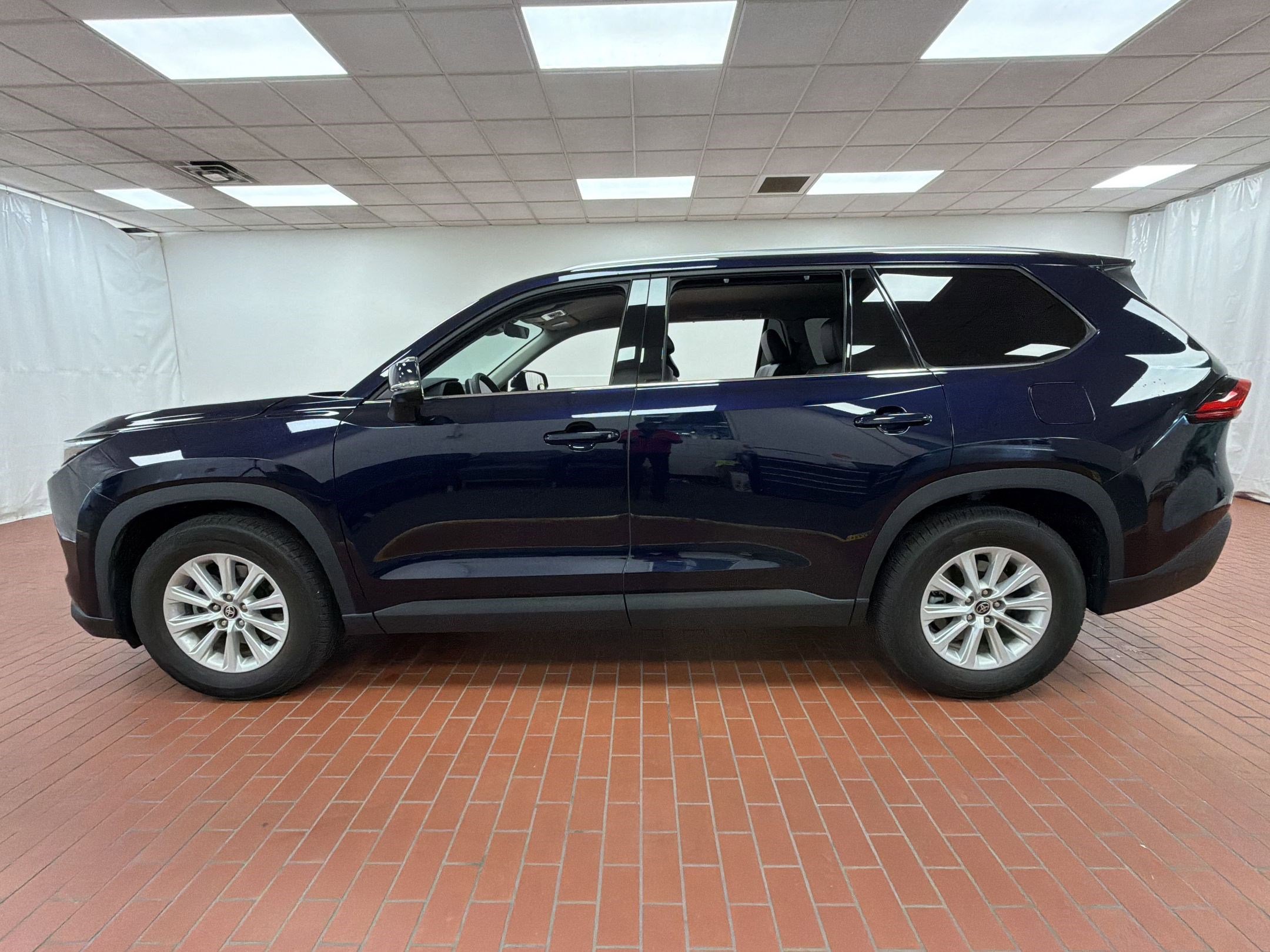 Used 2024 Toyota Grand Highlander Limited image 2