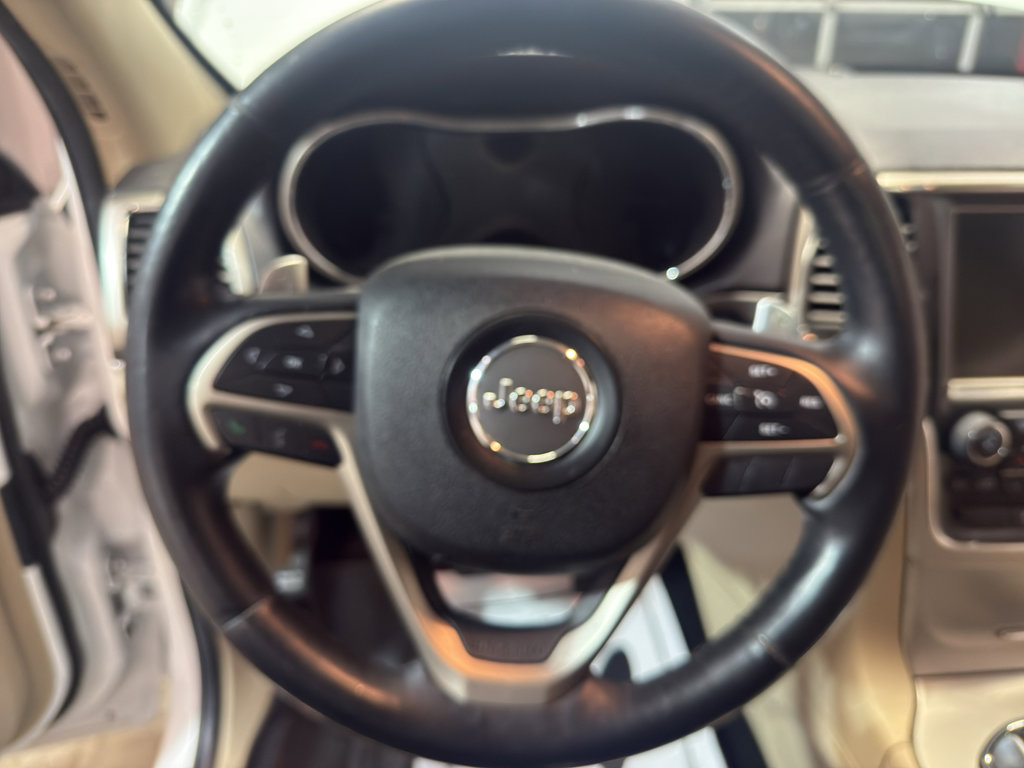 Used 2014 Jeep Grand Cherokee Limited w/ Luxury Group II AWD/4WD image 17