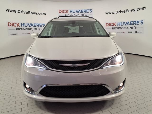 Used 2017 Chrysler Pacifica Touring-L Plus w/ Tire & Wheel Group FWD image 2