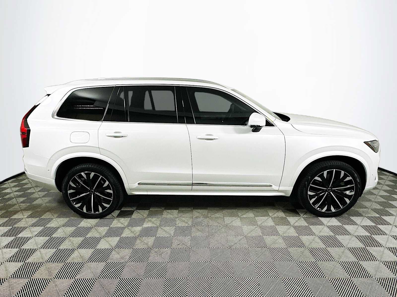 Used 2025 Volvo XC90 T8 Plus w/ Protection Package Premier AWD/4WD image 8