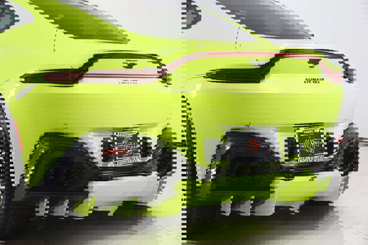 Used 2019 Aston Martin V8 Vantage Coupe RWD image 30