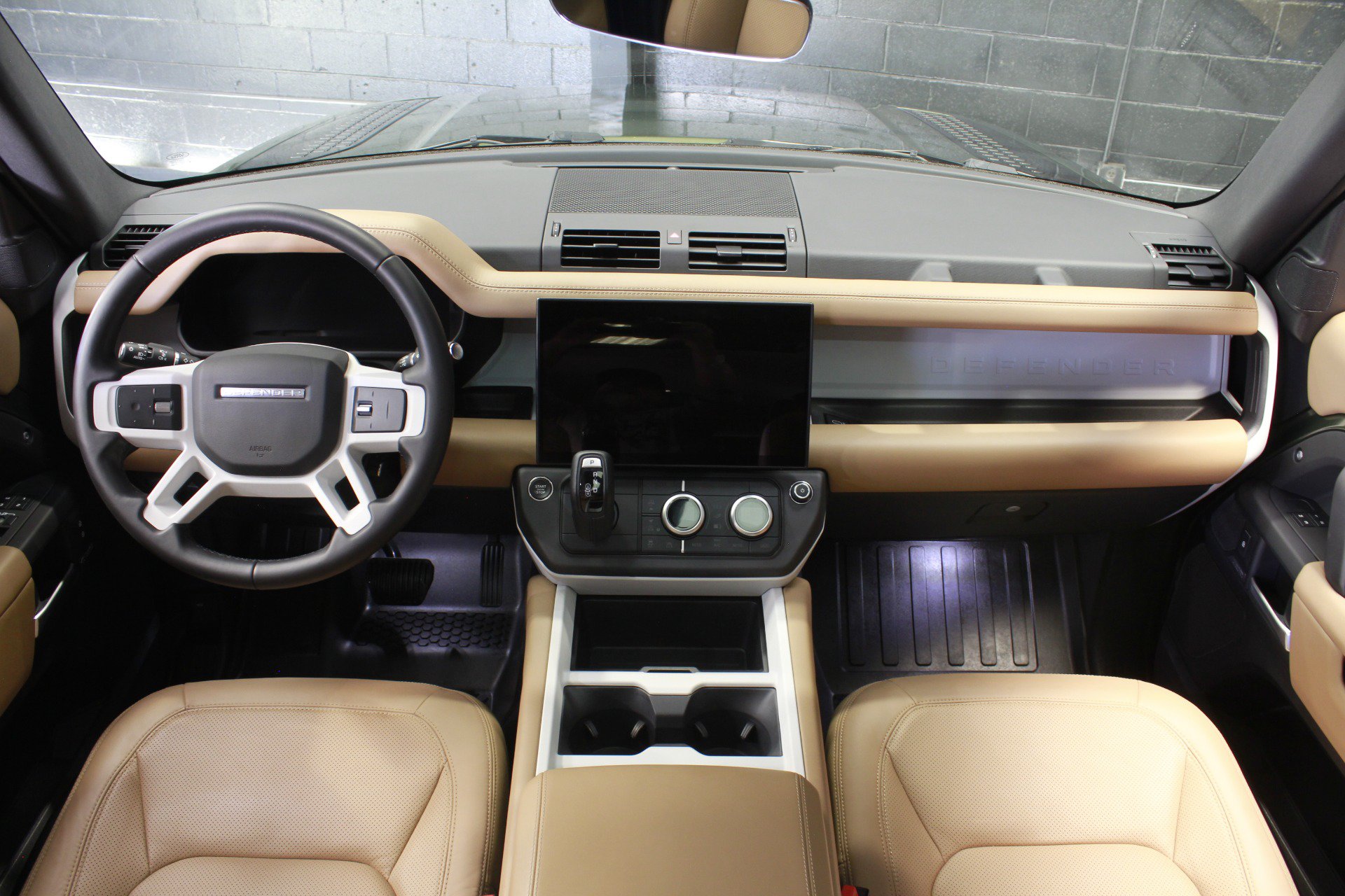 Used 2026 Land Rover Defender 110 X-Dynamic SE AWD/4WD image 34