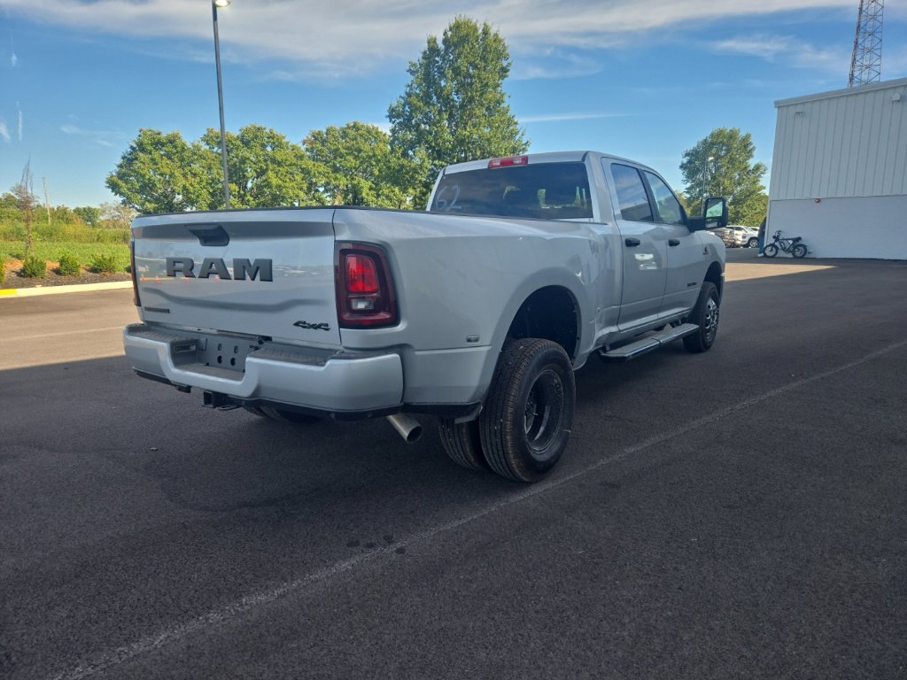 New 2026 RAM 3500 Big Horn AWD/4WD image 3