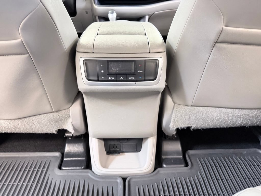 Used 2015 Toyota Highlander XLE AWD/4WD image 25