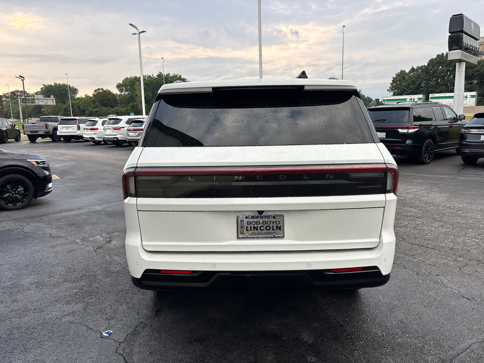 New 2027 Lincoln Navigator Reserve w/ Jet Appearance Package AWD/4WD image 6