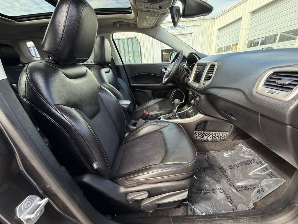 Used 2018 Jeep Compass Latitude w/ Popular Equipment Group FWD image 27