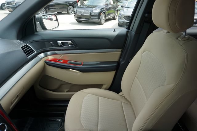 Certified 2017 Ford Explorer FWD image 25