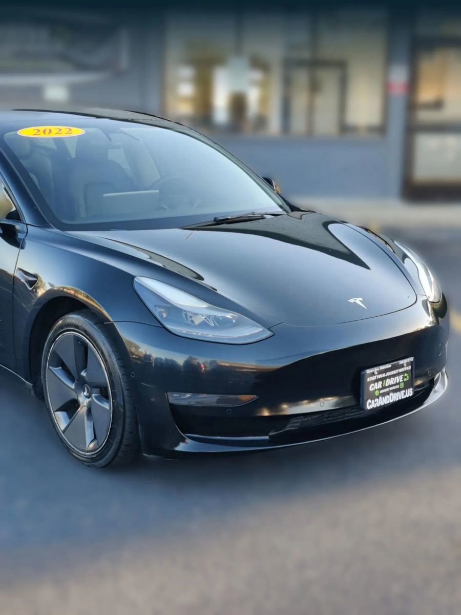 Used 2022 Tesla Model 3 Standard Range image 2
