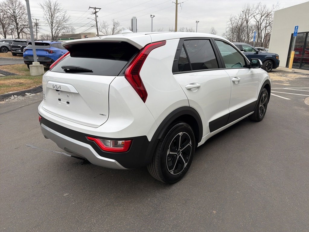 Certified 2025 Kia Niro LX image 6
