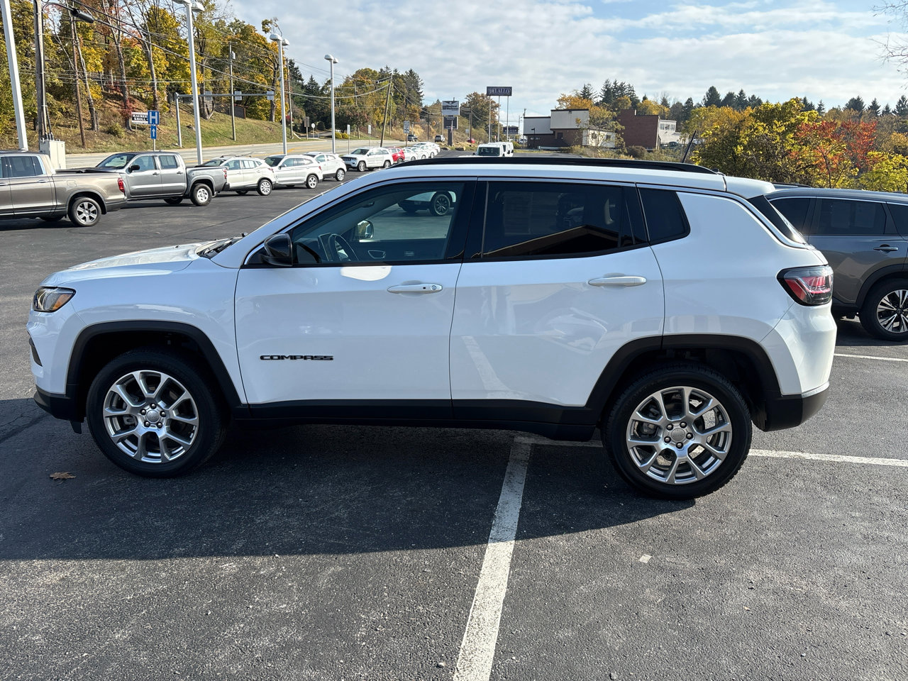 Used 2022 Jeep Compass Latitude w/ Sun and Sound Group image 8