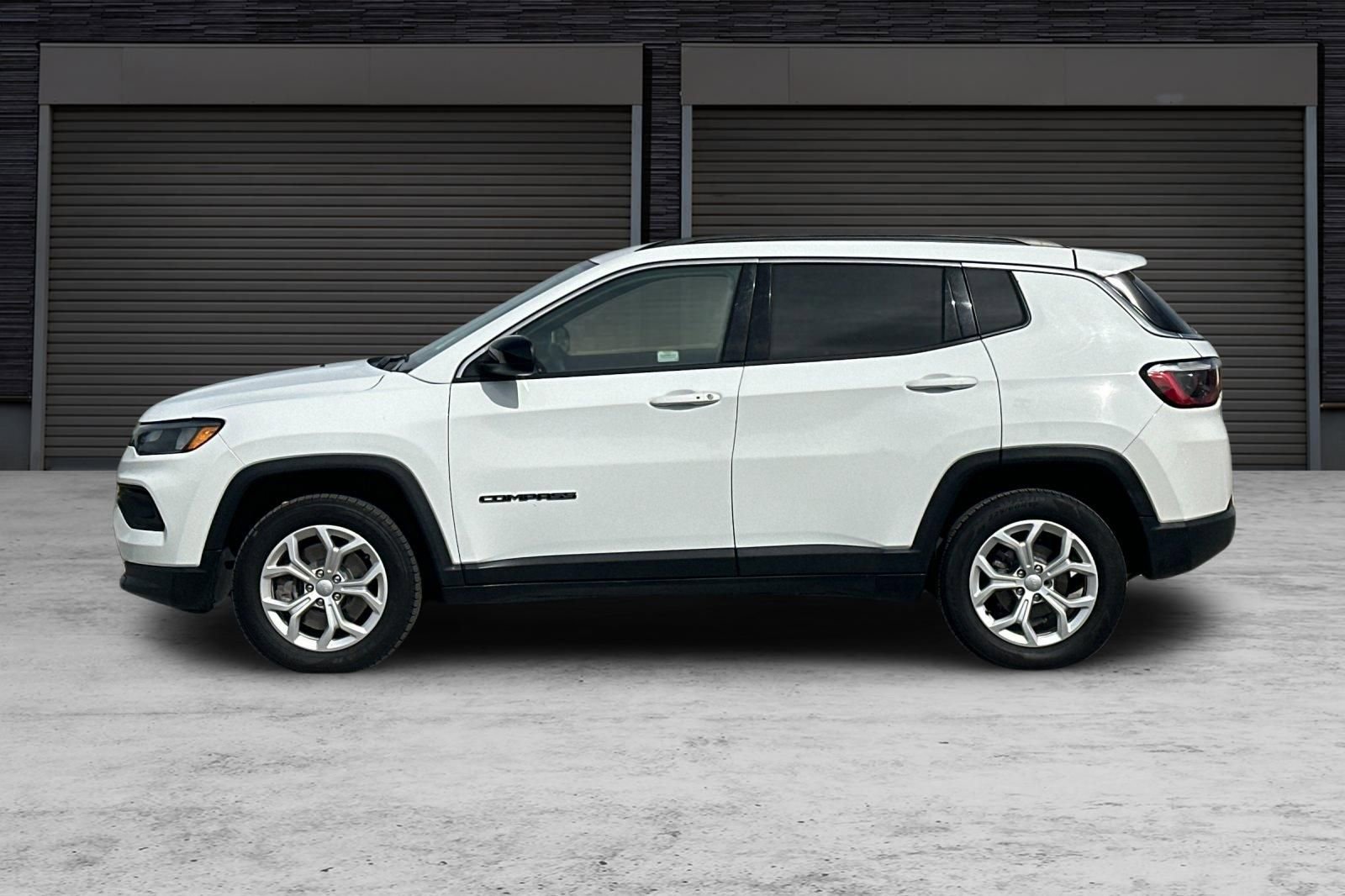 Used 2024 Jeep Compass Latitude image 7